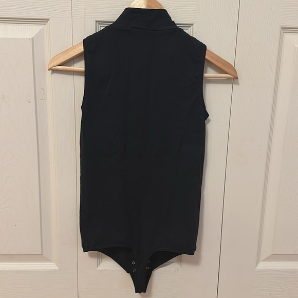 YUMMIE Kinsley Mock Neck Thong Shaping Bodysuit in Black size M/L - Picture 5 of 6